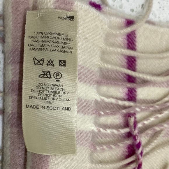 ❌SOLD❌Burberry Cashmere Classic Check Scarf Pink - Picture 3 of 9